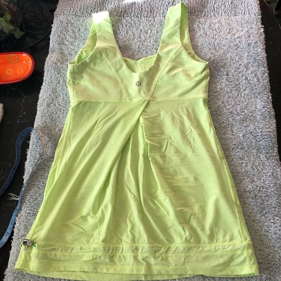 Lululemon tank size 4 - Picture 5 of 7